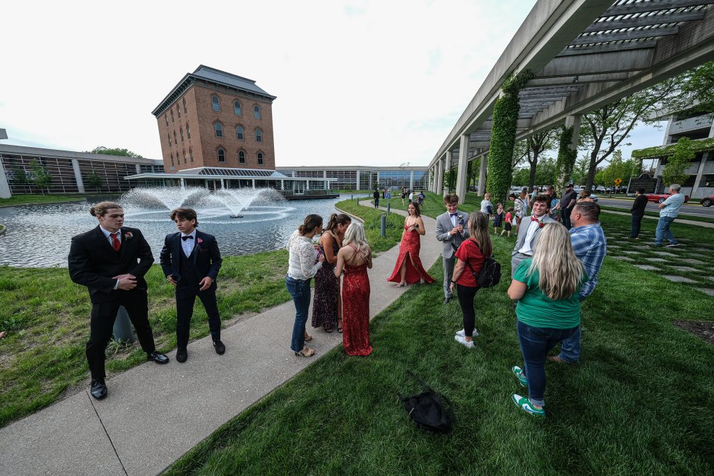 Photo gallery BCSC prom enjoys 'A Cinematic Premiere' The Republic News