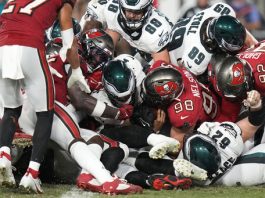 Jalen Hurts throws for TD, runs for another as Eagles thump