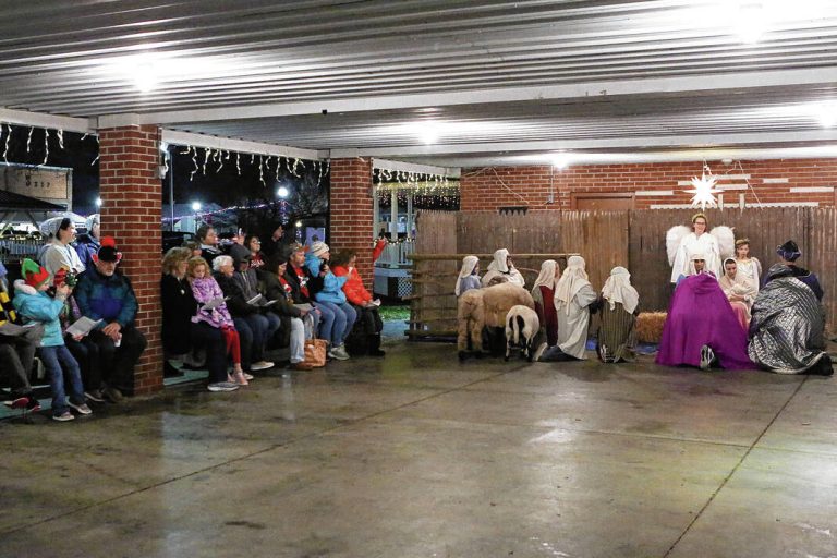 Christmas of Yesteryear draws crowd in Hope The Republic News