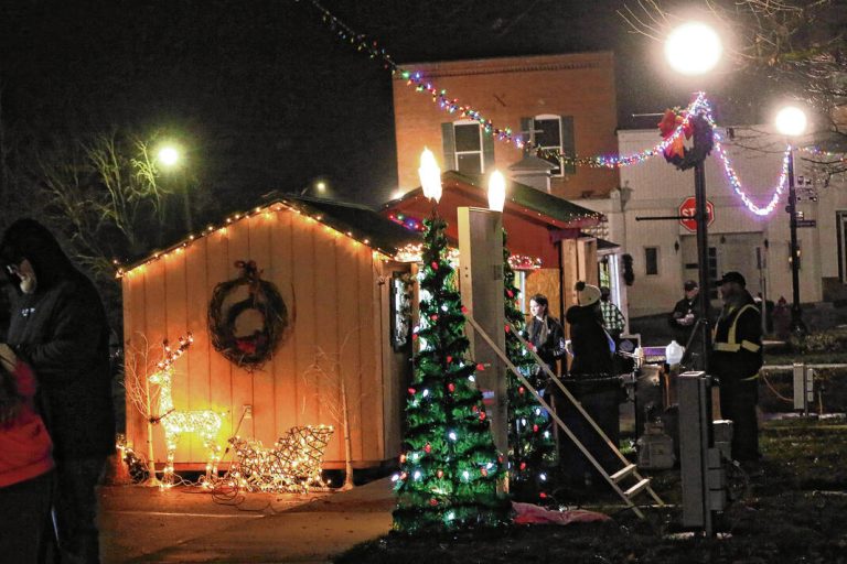 Christmas of Yesteryear draws crowd in Hope The Republic News